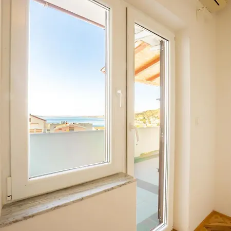 Appartamento Kob Orog Good Location With Sea Views And Modern Decor Metajna Esterno foto