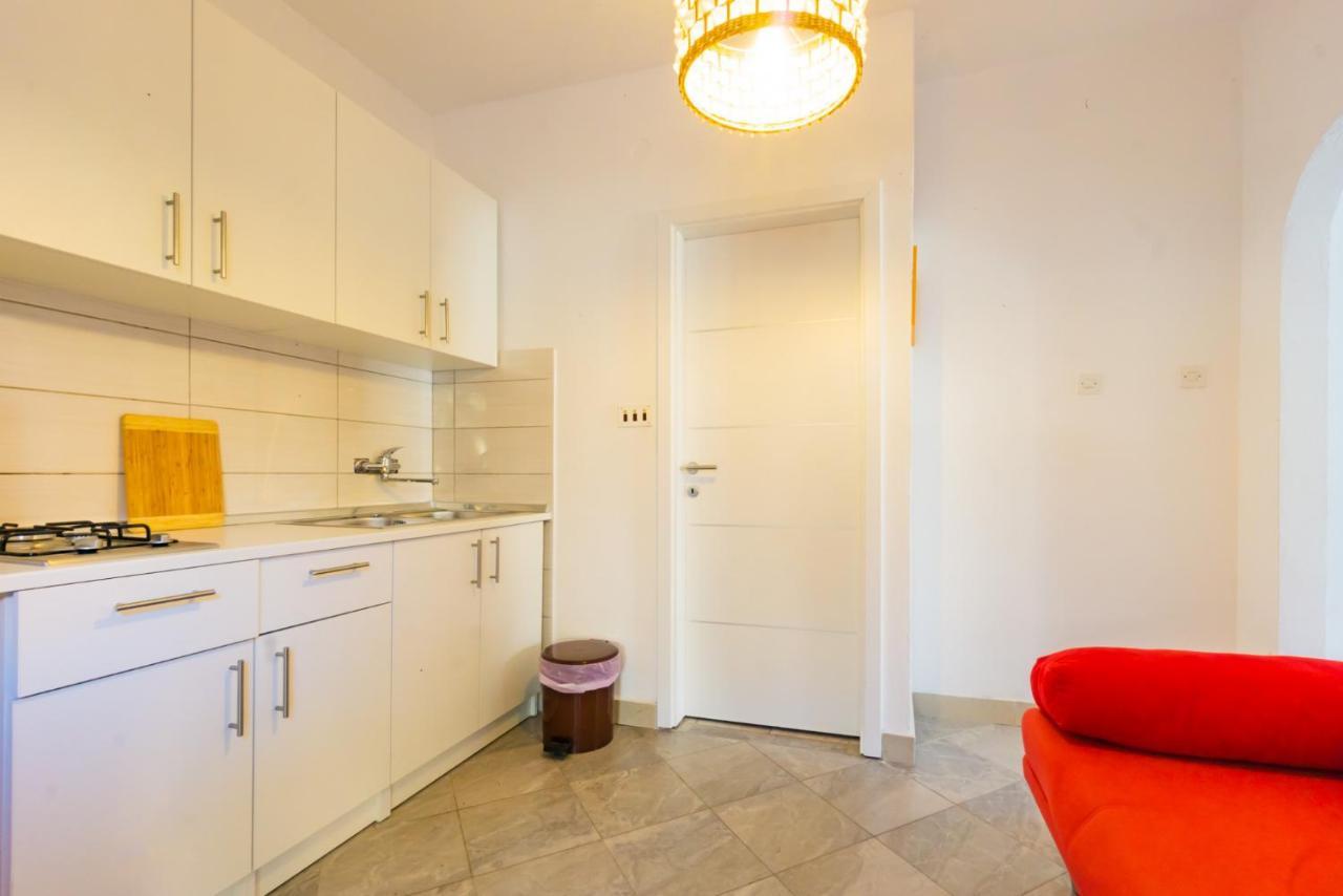 Apartment Kob Orog Good Location With Sea Views And Modern Decor Metajna